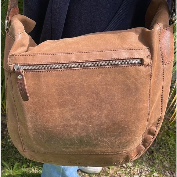 MO851 Leather Messenger Bag-Unisex - Picture 4 of 17